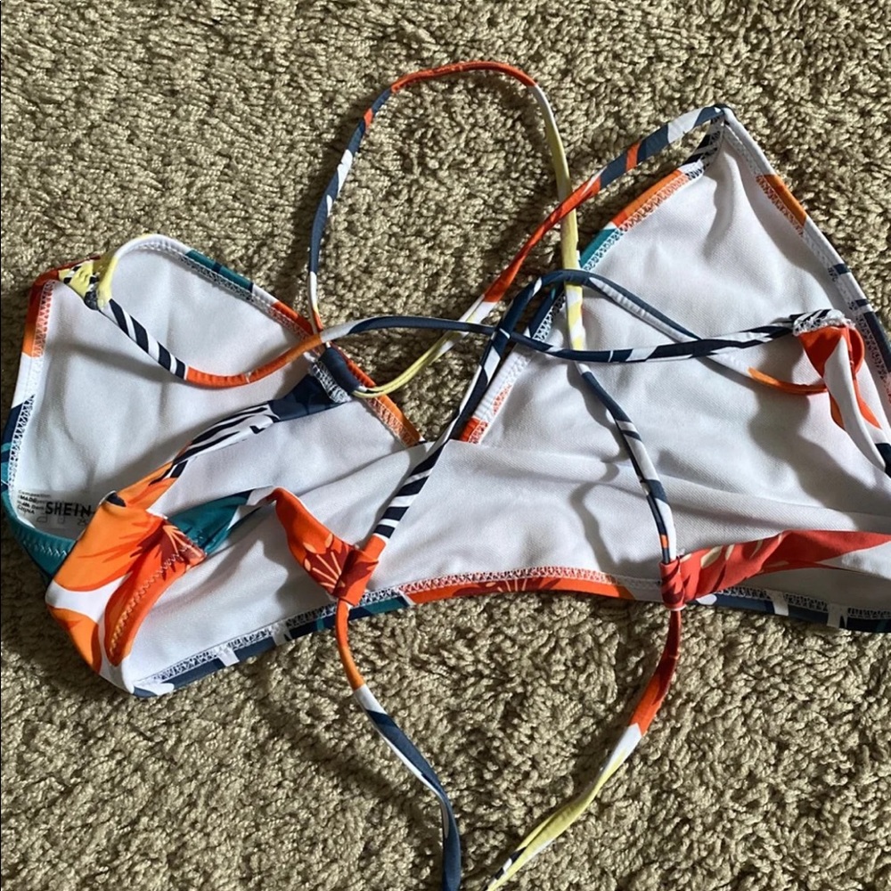 Bikini - Picture 3 of 3